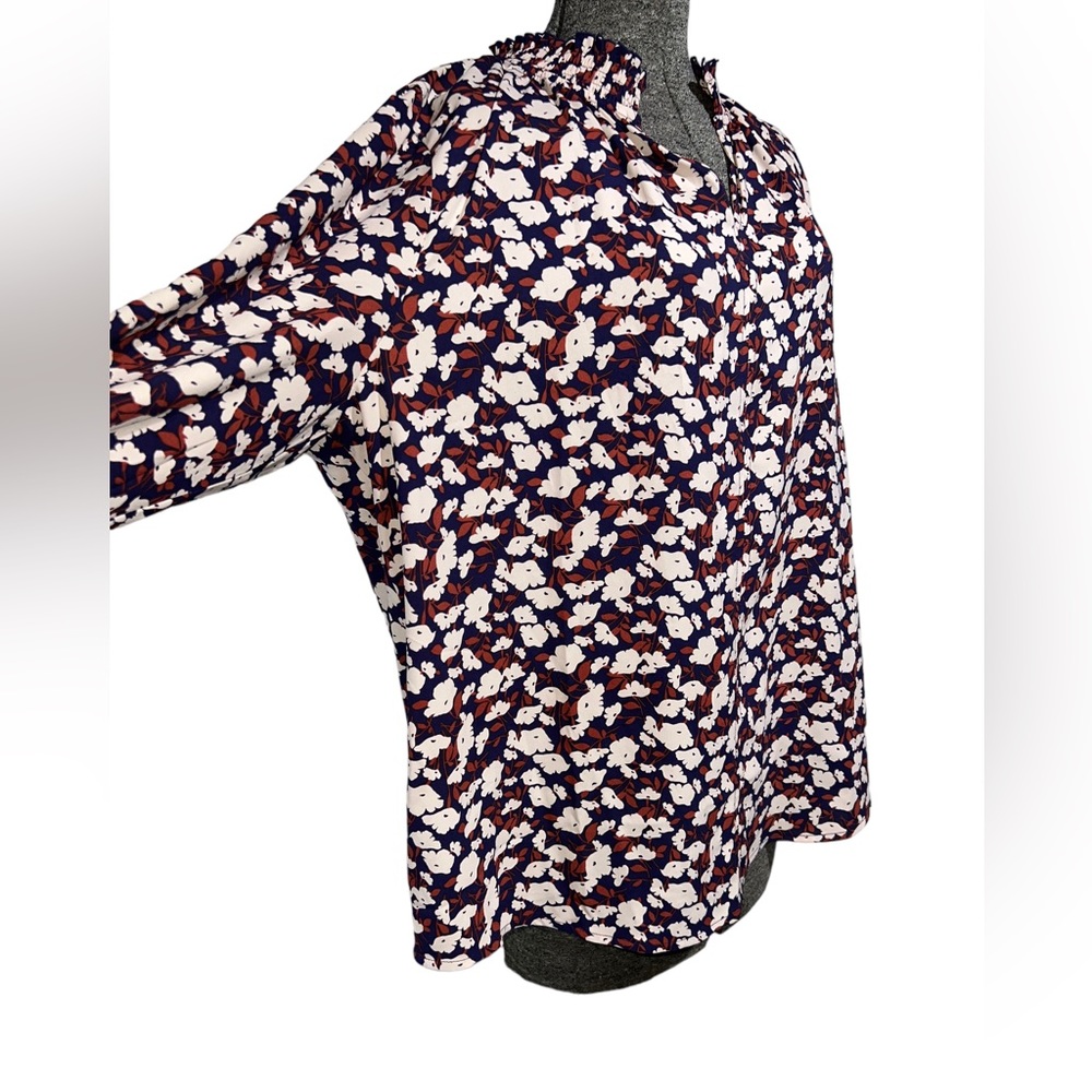Lark and Ro floral printed blouse - Women's size XL- Blue/Brown/Cream - Picture 2 of 14
